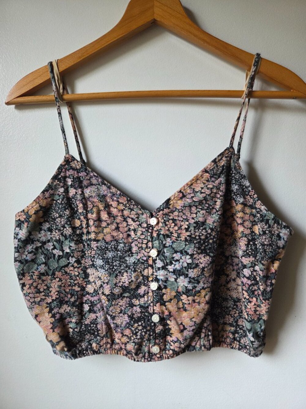 EUC AMERICAN EAGLE DITSY FLORAL V BUTTONED CROPPED TANK TOP SIZE M